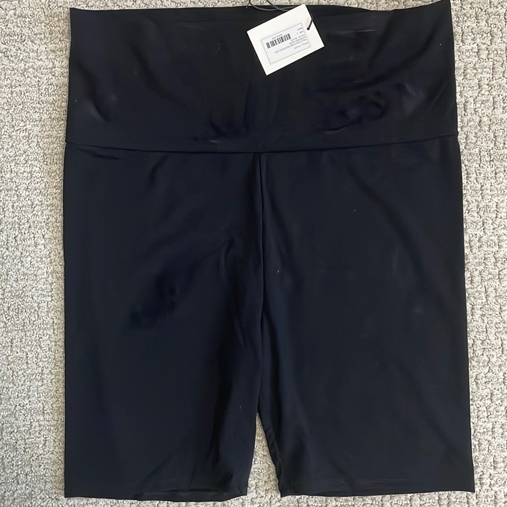 Hatch NWT size Large bike shorts
